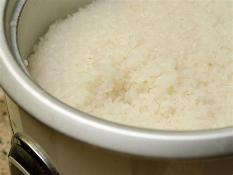 Jan 31, 2024 · Rinse until the water runs clear. Measure the rice and water: For one cup of long grain rice, you’ll need 1 ¾ cups of water. Adjust the measurements according to the amount of rice you’re cooking. Add the rice and water to the rice cooker: Place the rinsed rice into the rice cooker pot. Add the measured water and a pinch of salt if desired. 